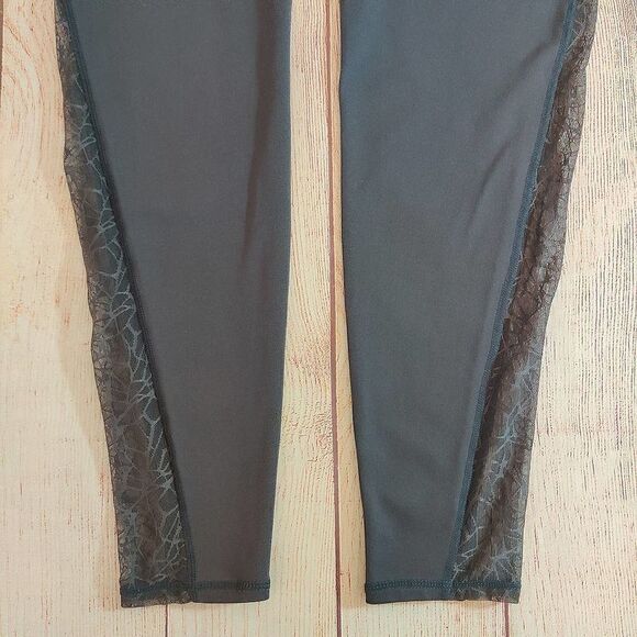 Fabletics mesh sides high rise legging sz L - Picture 7 of 9